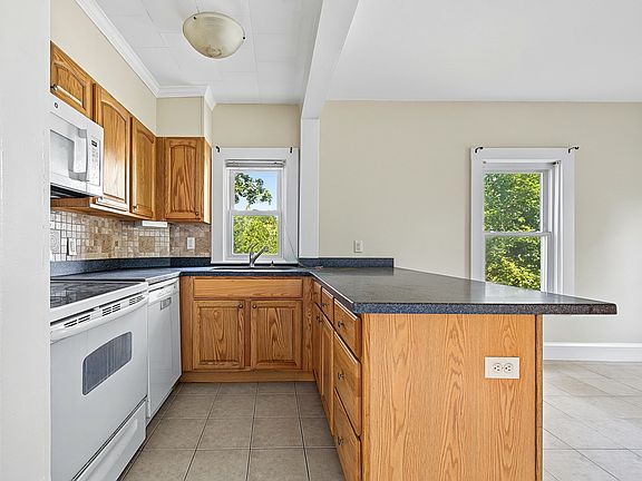 5th image of 22 Goodwin St