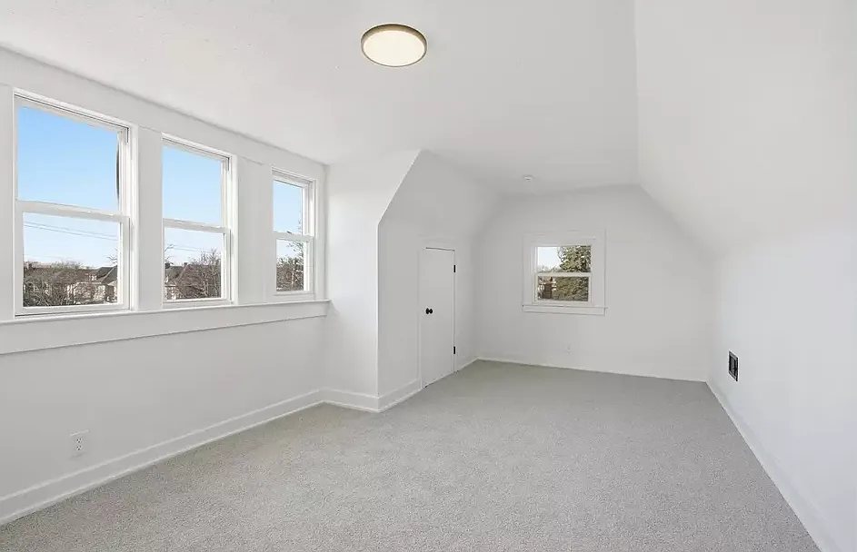 4 bed, 2.5 bath, 2440 sqft, $2,200 — Photo 4
