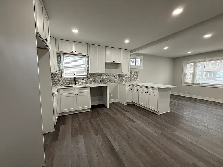 16752 Artesian Ave — Photo 3