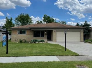 3184 Hedge Dr, Sterling Heights, MI 48310