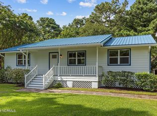 122 Riverside Dr, Beaufort, NC 28516