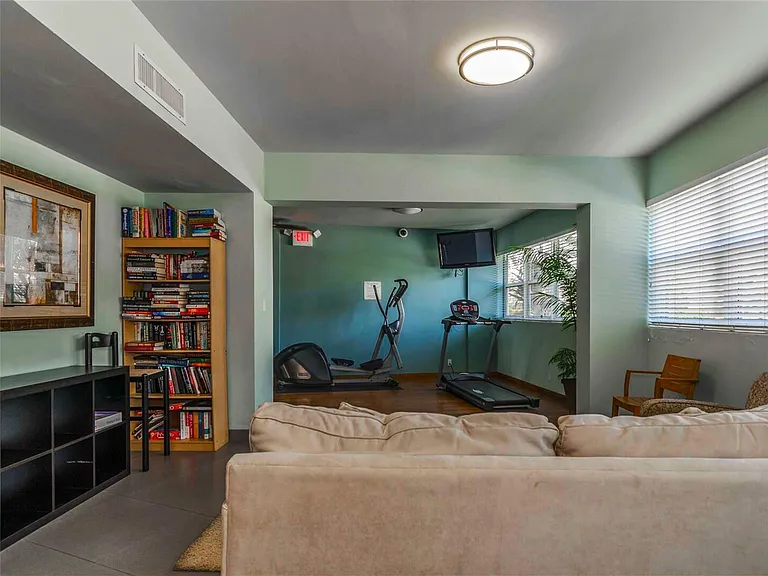 3250 NE 28th St #809 — Photo 26