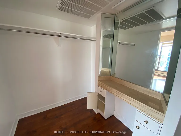 55 Harbour Sq #3517 — Photo 21