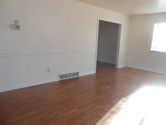 4th image of 3813 Cooley Dr