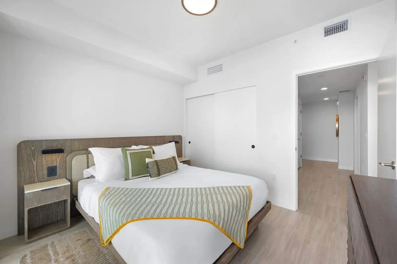 2 bed, 2.0 bath, 753 sqft, $6,408 — Photo 3