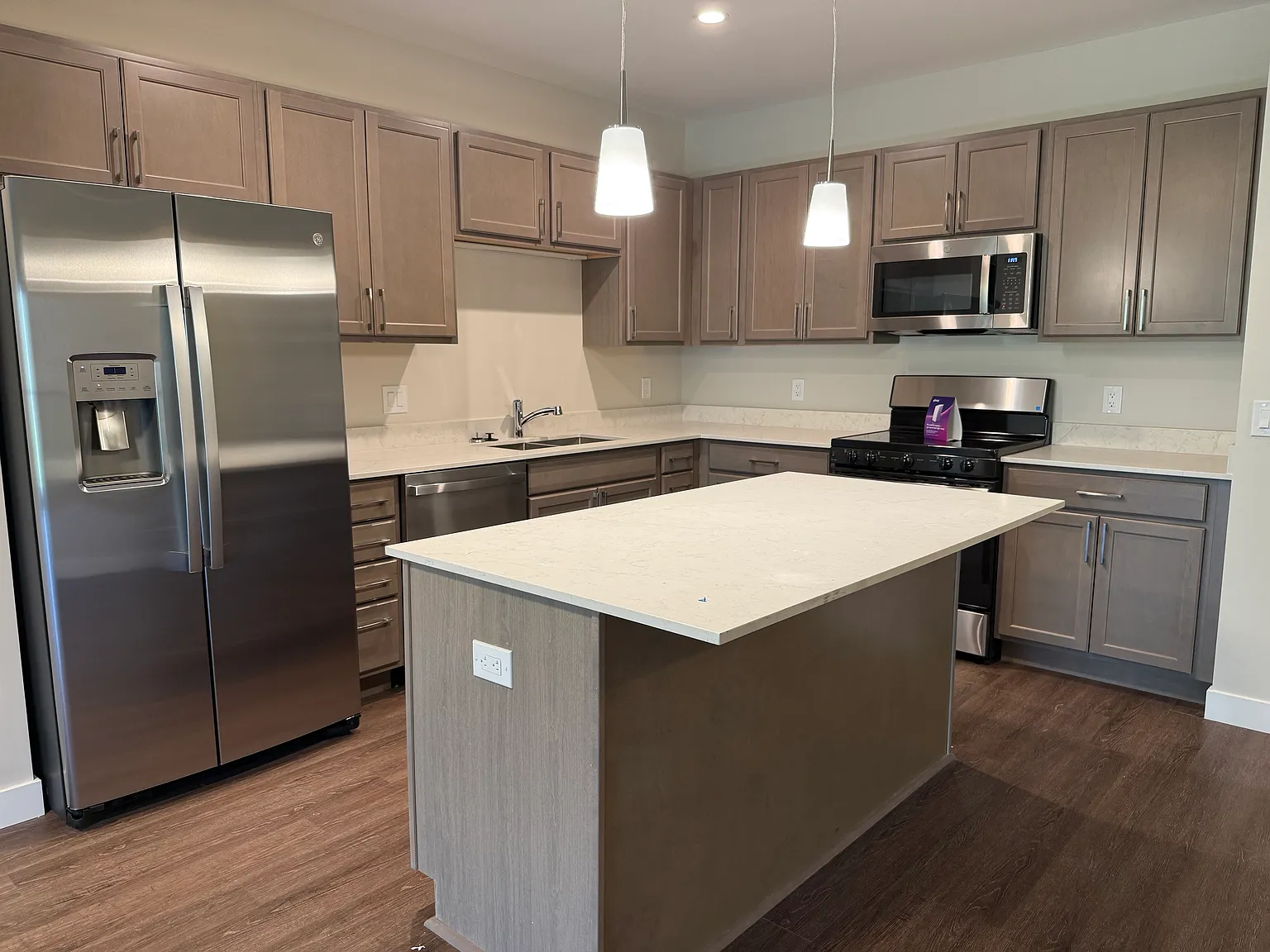 2 bed, 1228 sqft, $2,797 — Photo 4