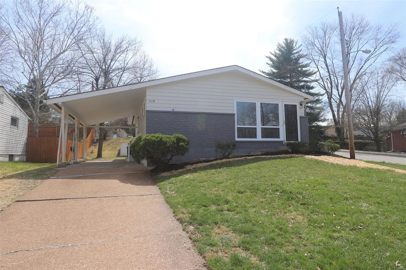 538 Apex Dr photo 1