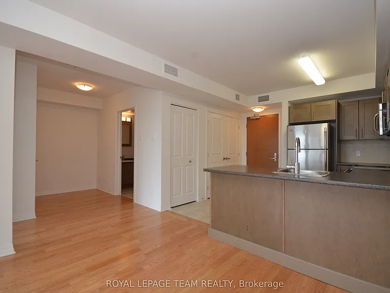 242 Rideau St #404 — Photo 17