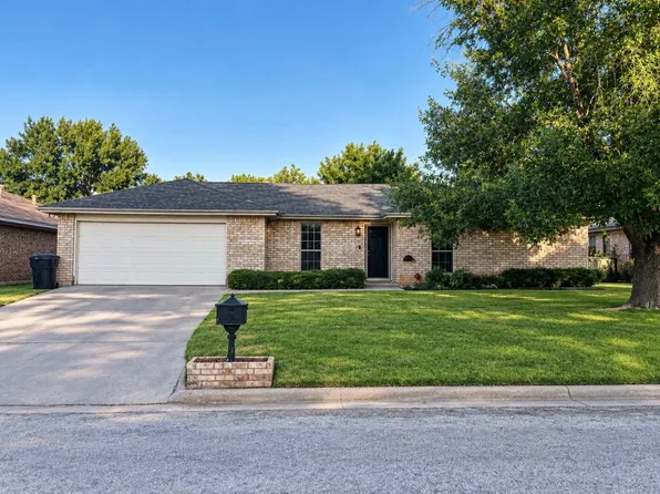 5233 Long Shadows Ln, Abilene, TX 79606
