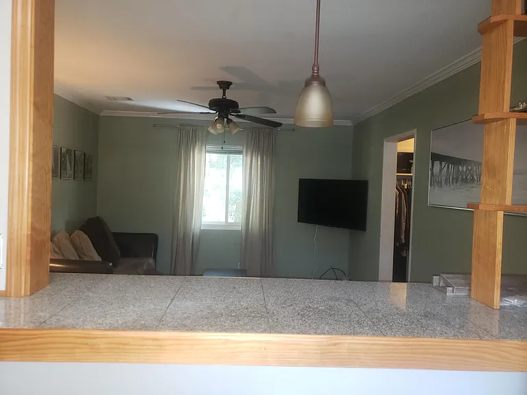 1025 Greenwood Ave NE — Photo 5