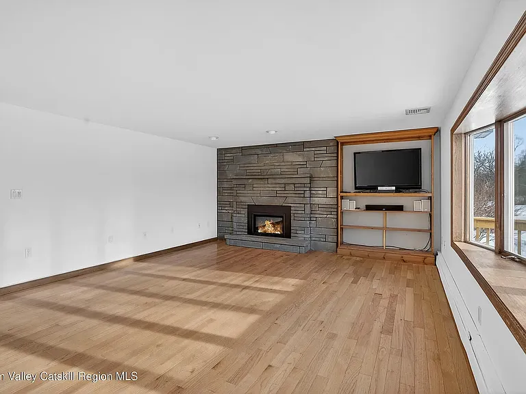 131 Barbarossa Ln — Photo 10