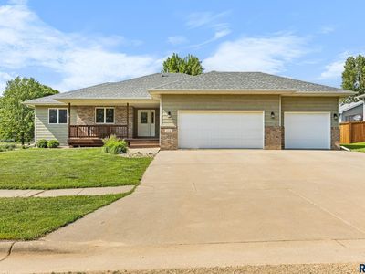 908 W 4th Ave, Lennox, SD, 57039
