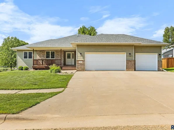 908 W 4th Ave, Lennox, SD 57039