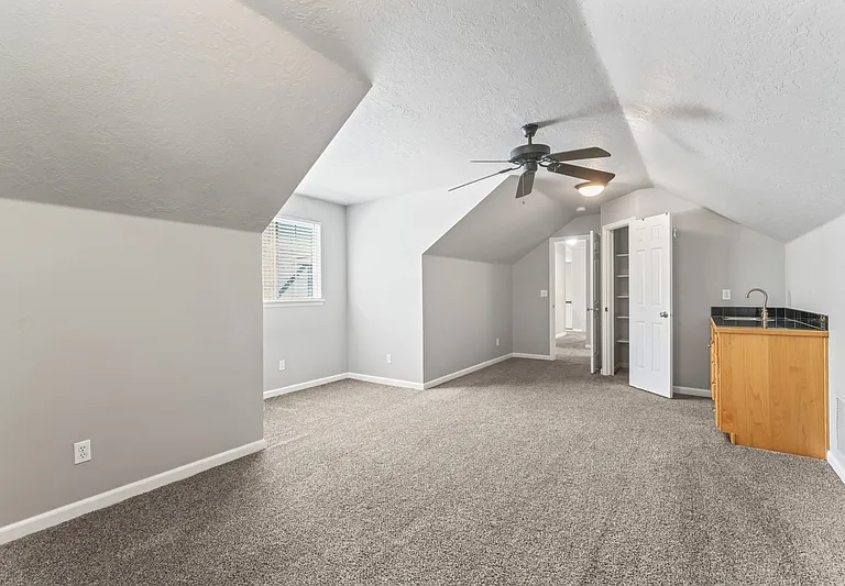 552 E Whitney Ct — Photo 32