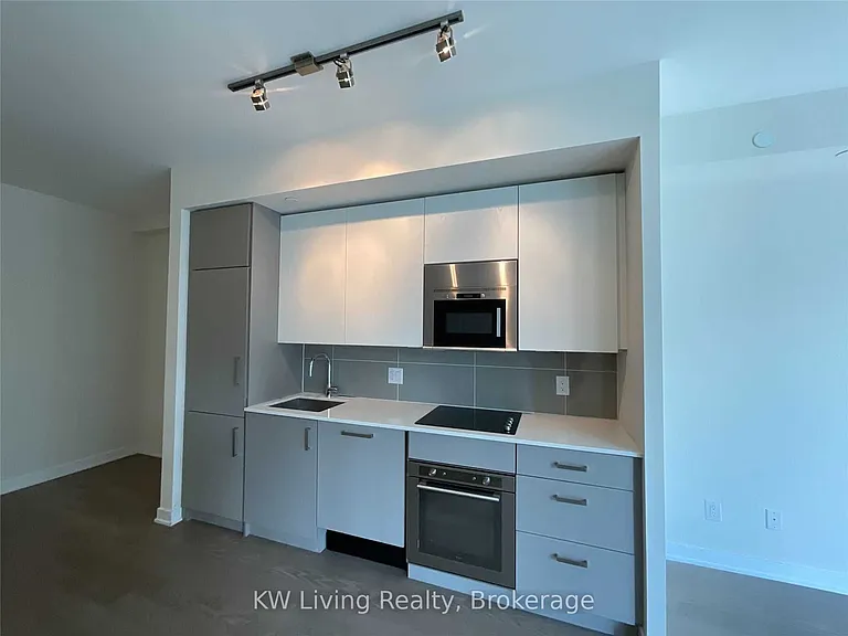 17 Dundonald St #509 — Photo 19