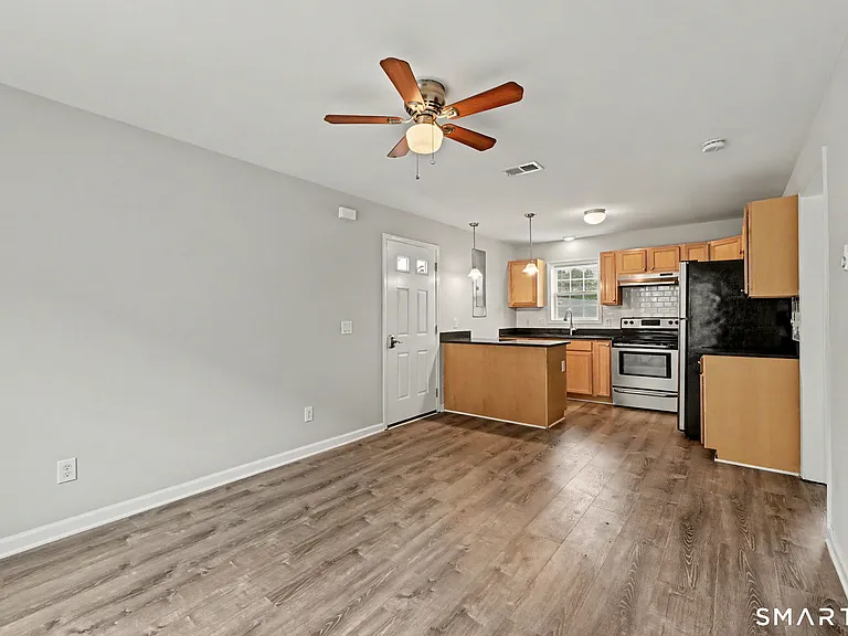 149 S Main St #D — Photo 10