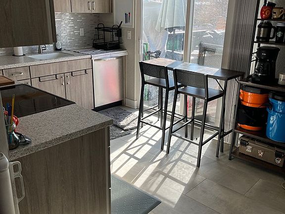 4th image of 1602 Garfield Ave #10