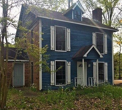 2nd image of 96 Glenn Ln