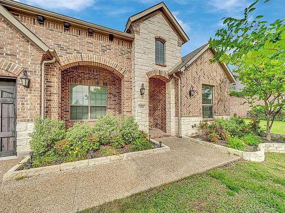 2nd image of 1816 Doves Landing Ln