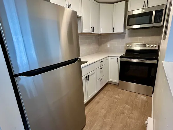 635 E Seneca Tpke, Syracuse, NY