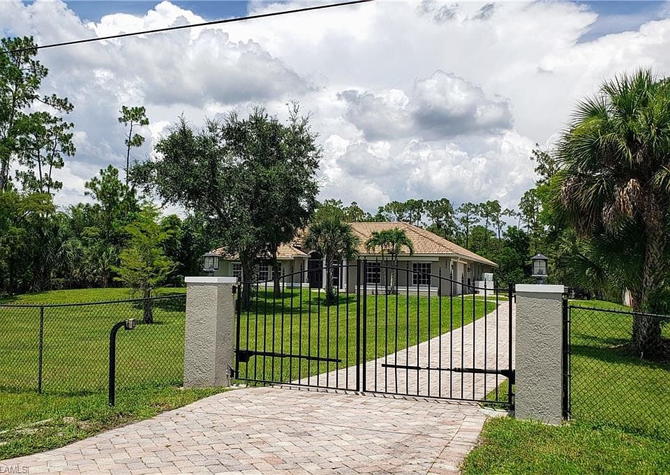 1st image of 3092 4th St NE
