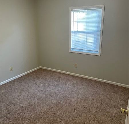 4th image of 1104 Fieldcrest Cir