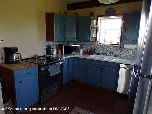 3rd image of 6081 Owen Ln