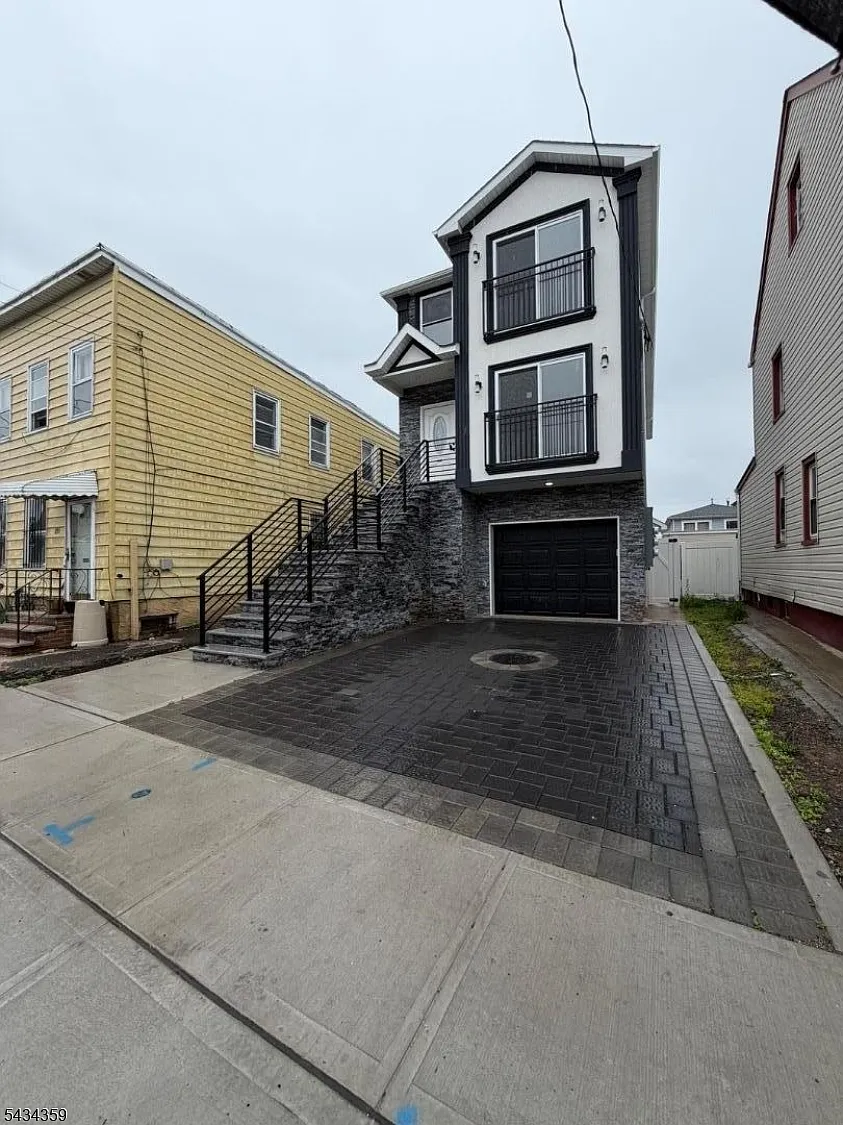 3 bed, 2.0 bath, $2,800 — Photo 1