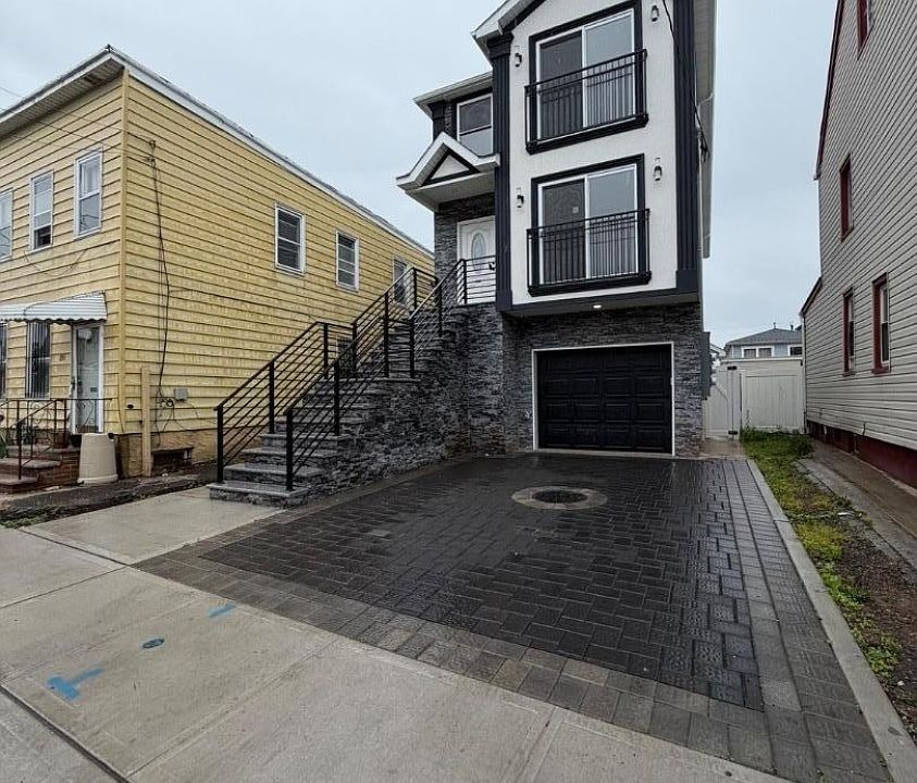 1st image of 840 Martin St