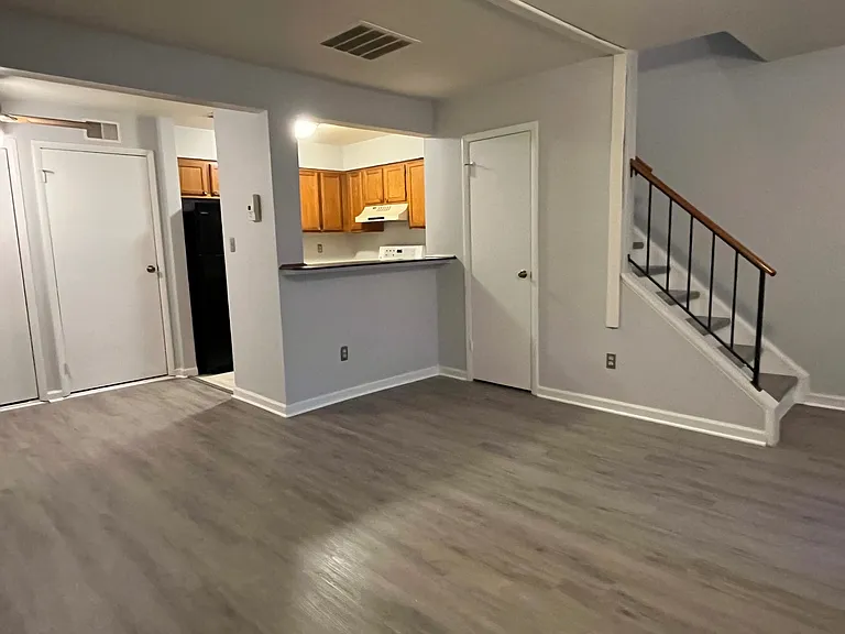 8 Appledowre Ct — Photo 5