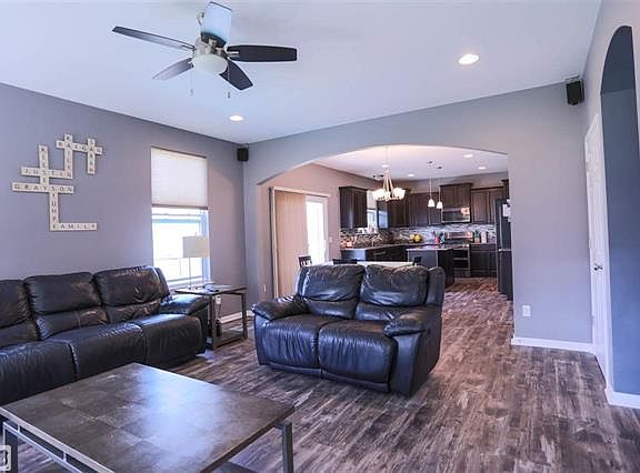 5th image of 48011 Norwood Dr