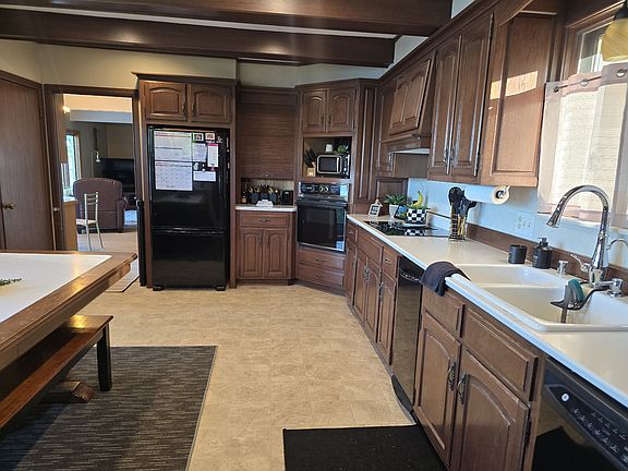 3rd image of 338 Lake Dr