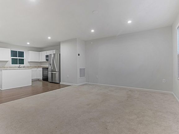 5th image of 2085 Evanston Dr