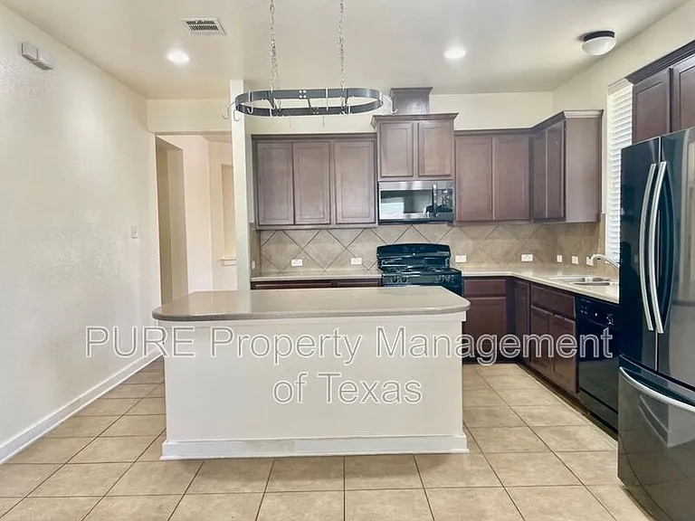 4718 Madrid Dr — Photo 5