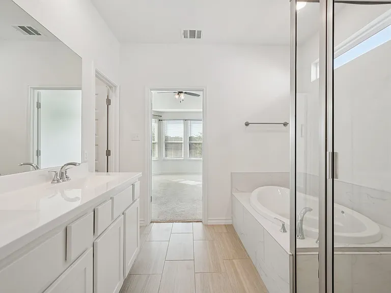 10833 Coppola — Photo 22