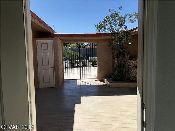 3rd image of 2304 W Oakey Blvd