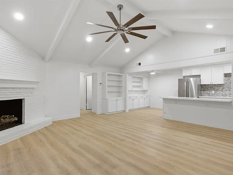 7515 Meadow Oaks Dr — Photo 10