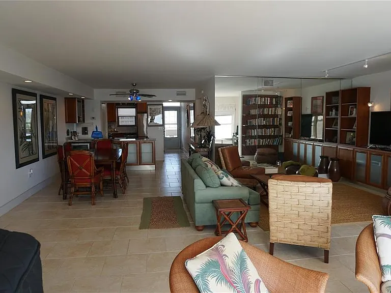 5900 Shore Blvd S #402 — Photo 12