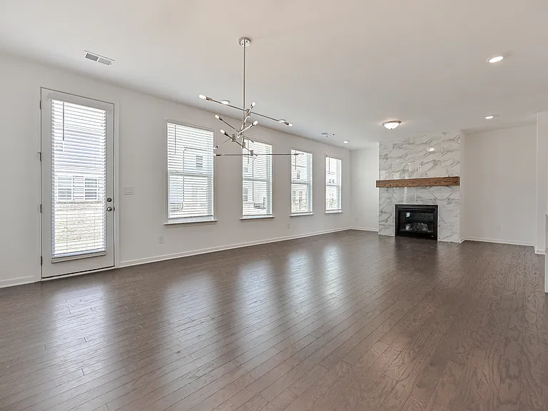 3928 Hester St — Photo 9