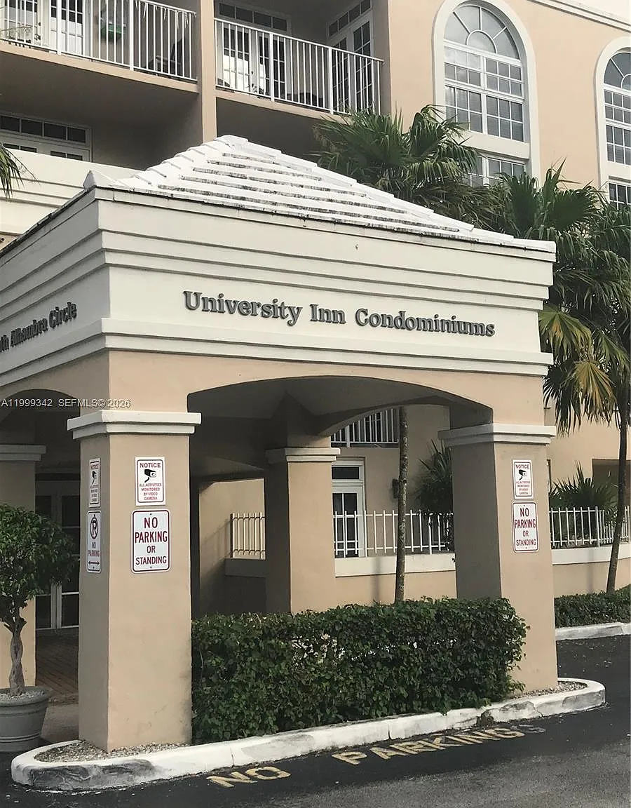 University Inn Condo — Photo 1
