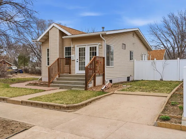 420 W 9th Ave, Mitchell, SD 57301