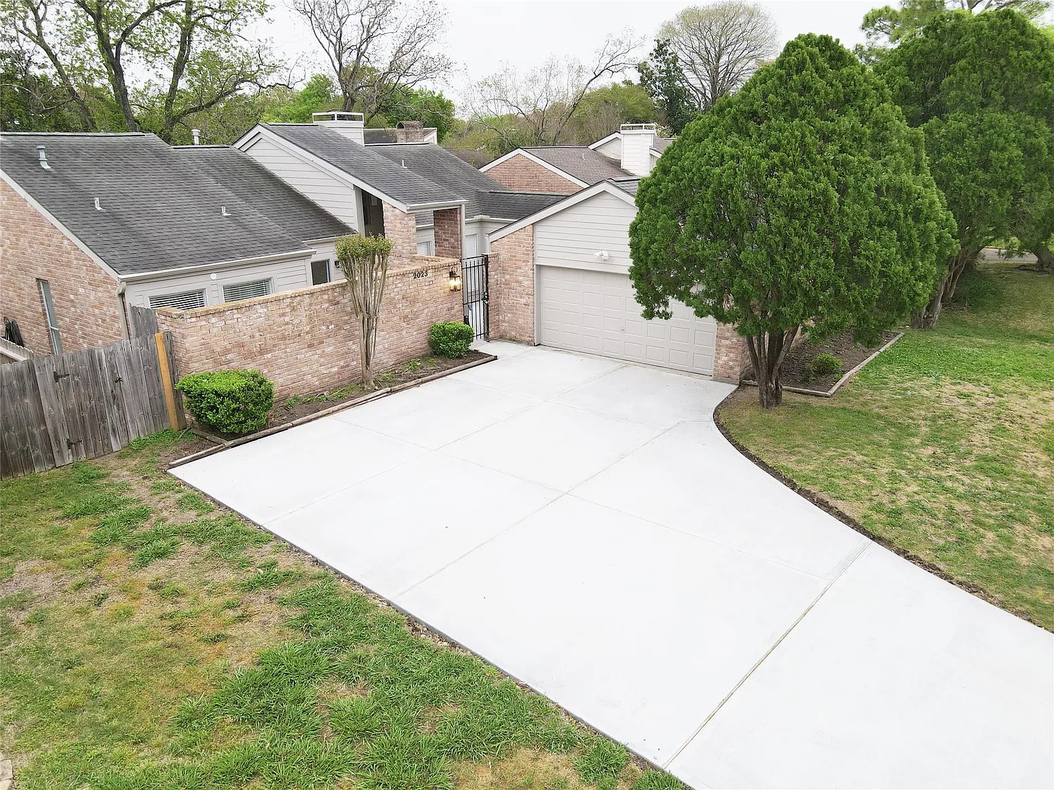 3 bed, 2.0 bath, 1681 sqft, $2,300 — Photo 4