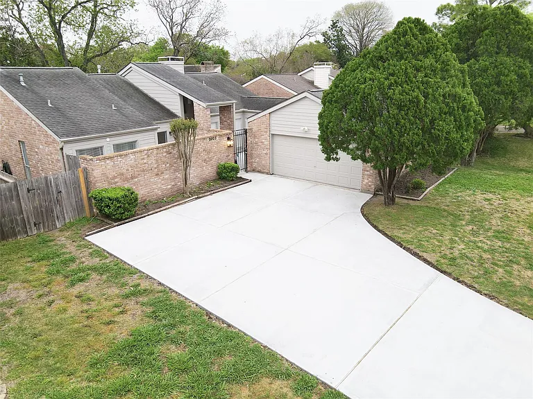 2023 Woodland Springs St — Photo 4