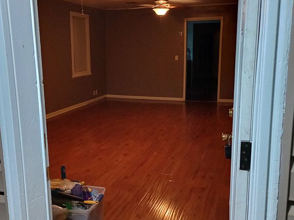 5th image of 813 N Burford Ave