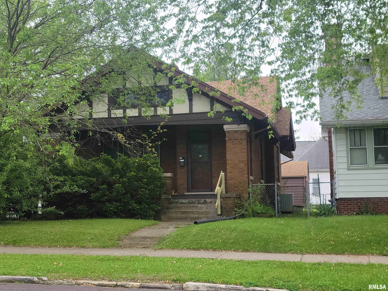 300 W McClure Ave photo 1