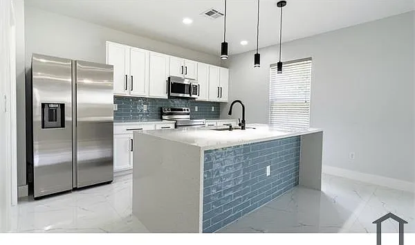 4 bed, 2470 sqft, $3,000 — Photo 3