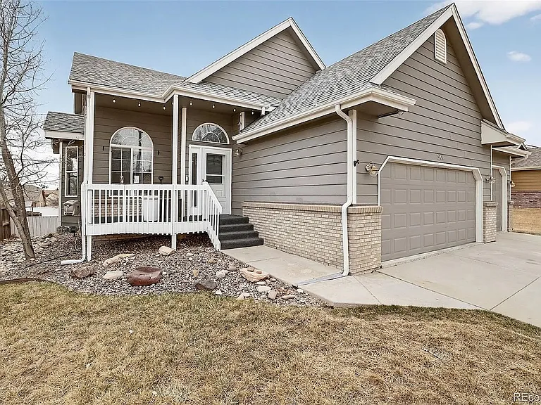 1904 Greenbriar Ct — Photo 2