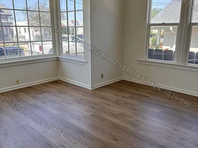 343A Alexander St — Photo 2