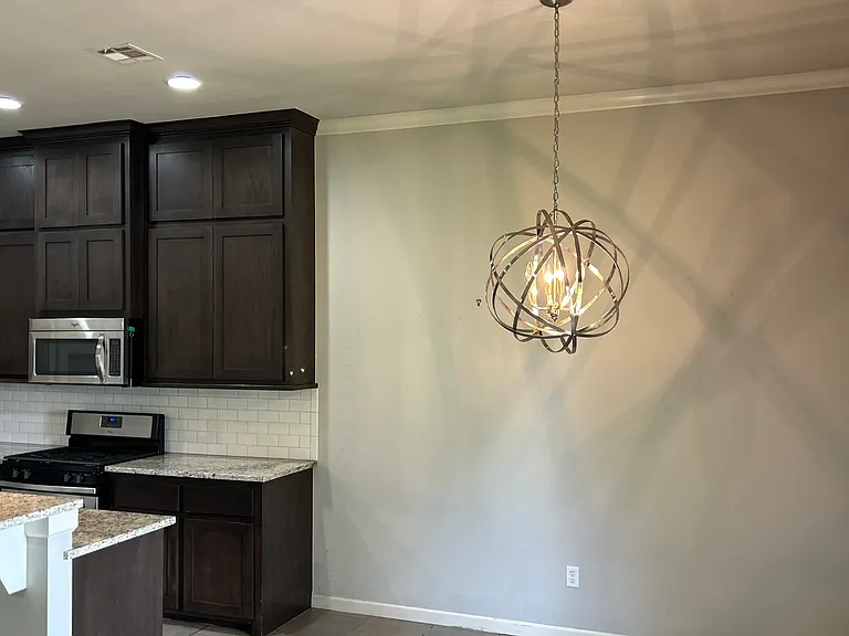2400 Santa Monica St — Photo 30