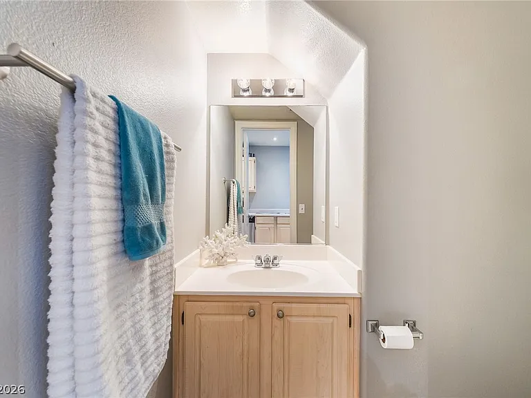 1626 Hennepin Dr — Photo 15